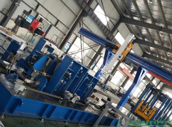 Refrigerator liner automatic punching line